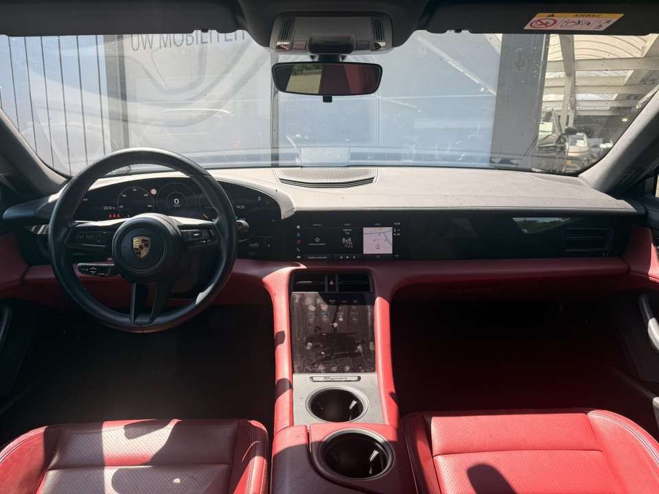Porsche Taycan - Imagem 9