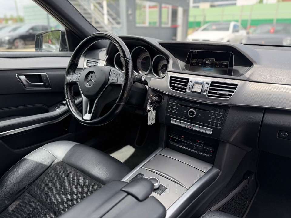 Mercedes-Benz E 200 - Imagem 14