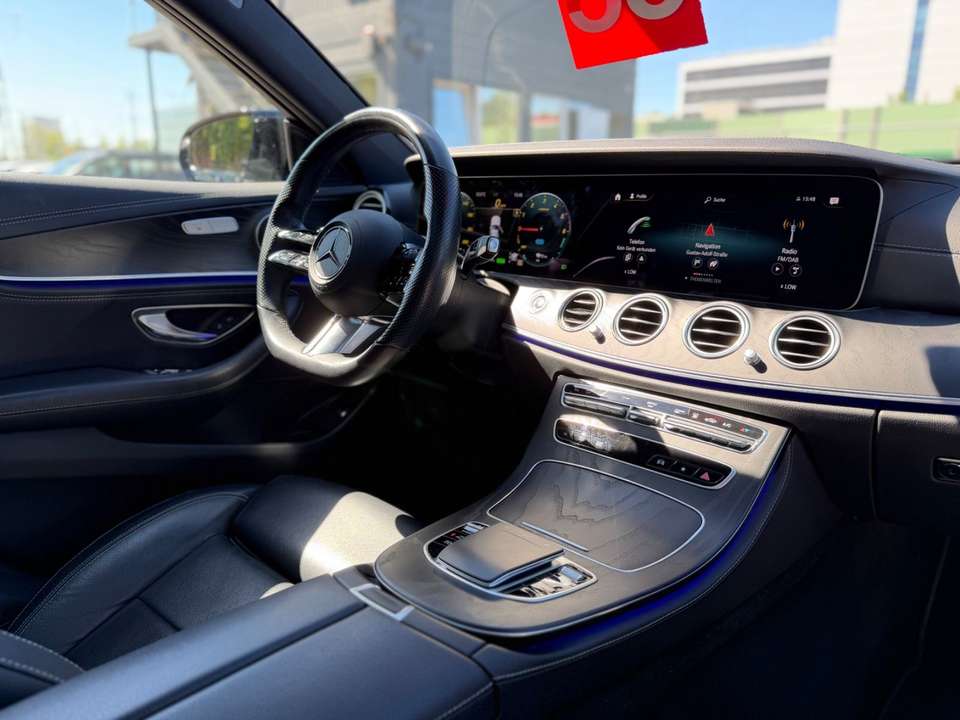 Mercedes-Benz E 300 - Imagem 12