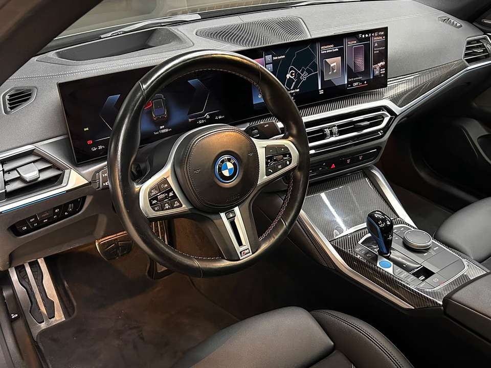 BMW i4 - Imagem 12