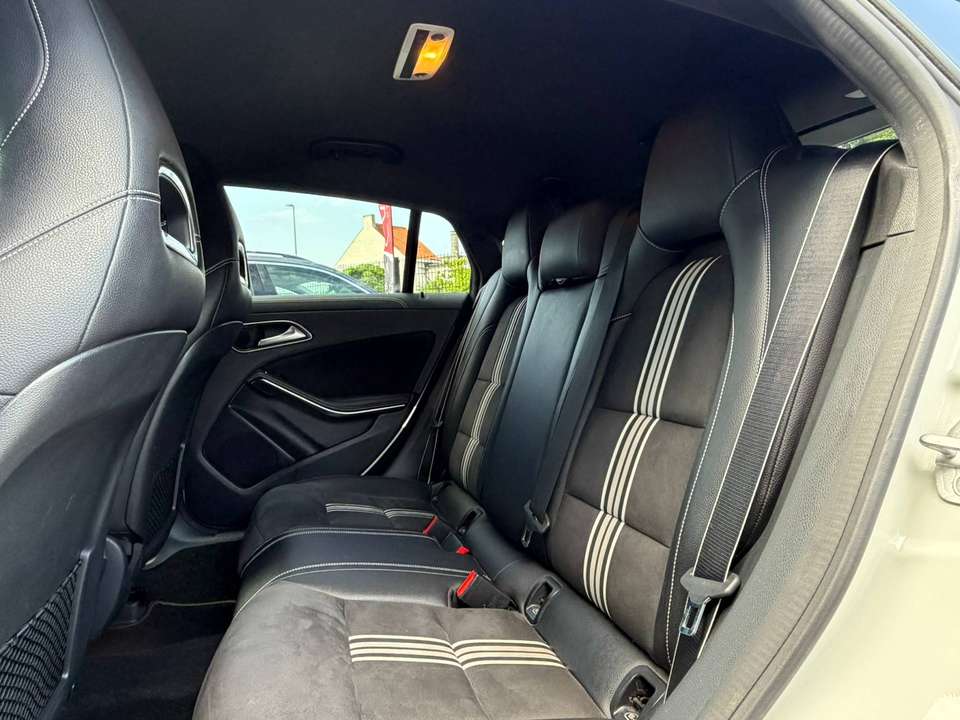 Mercedes-Benz CLA 180 - Imagem 12