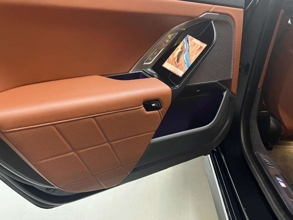 BMW i7 - Imagem 13