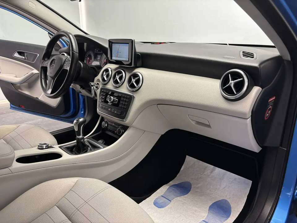 Mercedes-Benz A 180 - Imagem 13