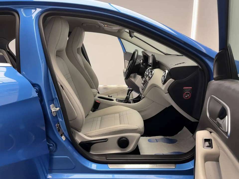Mercedes-Benz A 180 - Imagem 14
