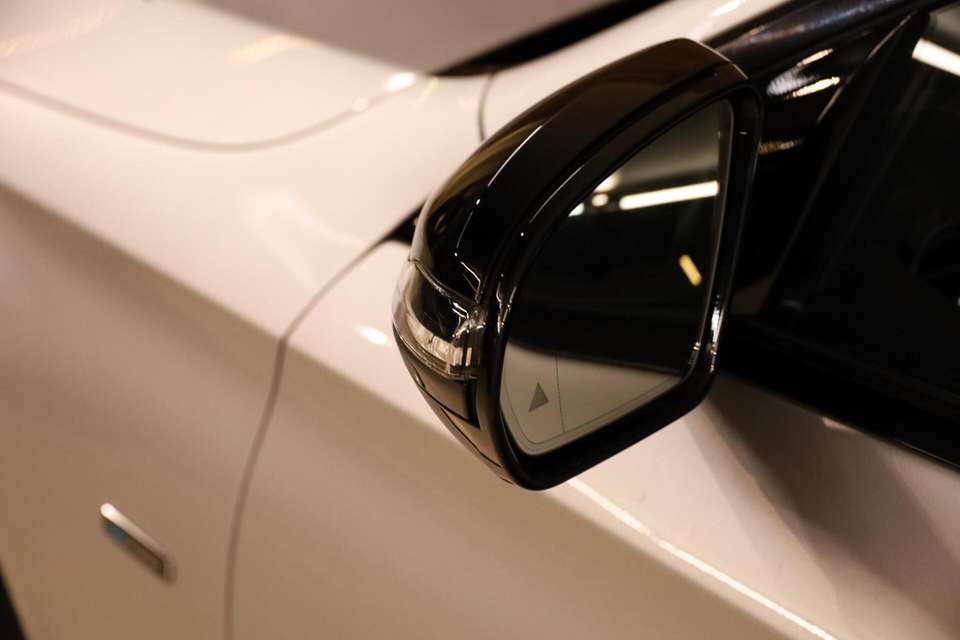 Mercedes-Benz E 300 - Imagem 20