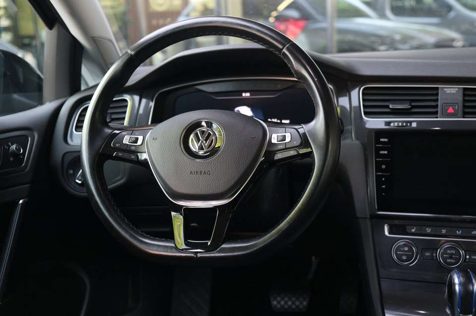 Volkswagen e-Golf - Imagem 19