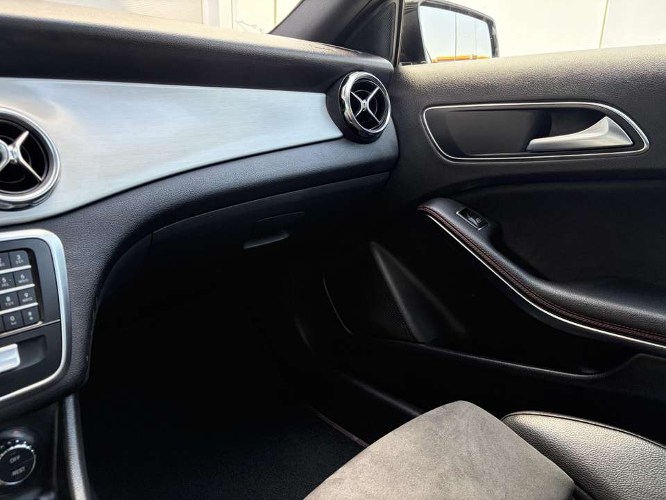 Mercedes-Benz GLA 180 - Imagem 3