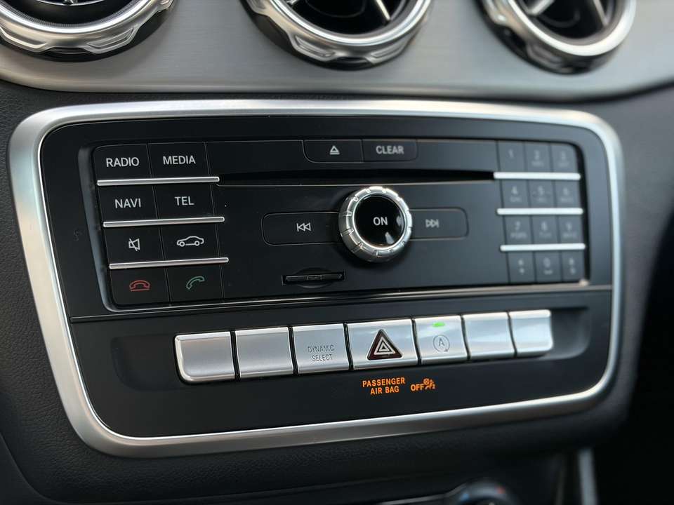 Mercedes-Benz GLA 180 - Imagem 5