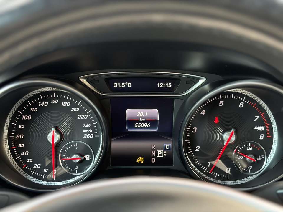 Mercedes-Benz GLA 180 - Imagem 11