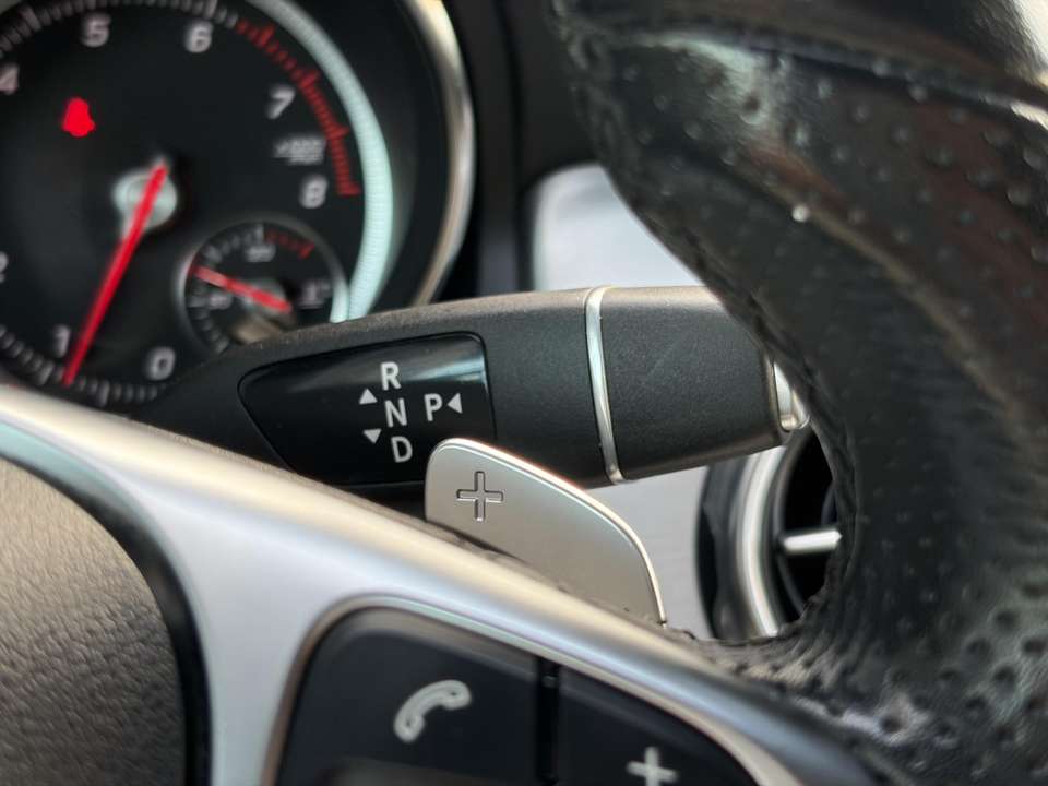 Mercedes-Benz GLA 180 - Imagem 12