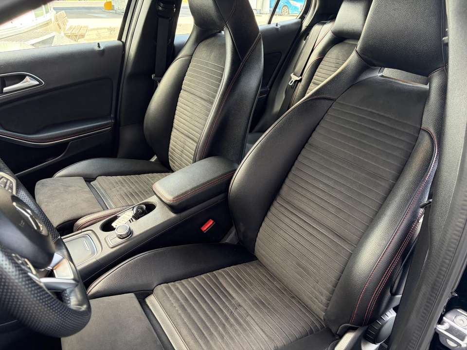 Mercedes-Benz GLA 180 - Imagem 13