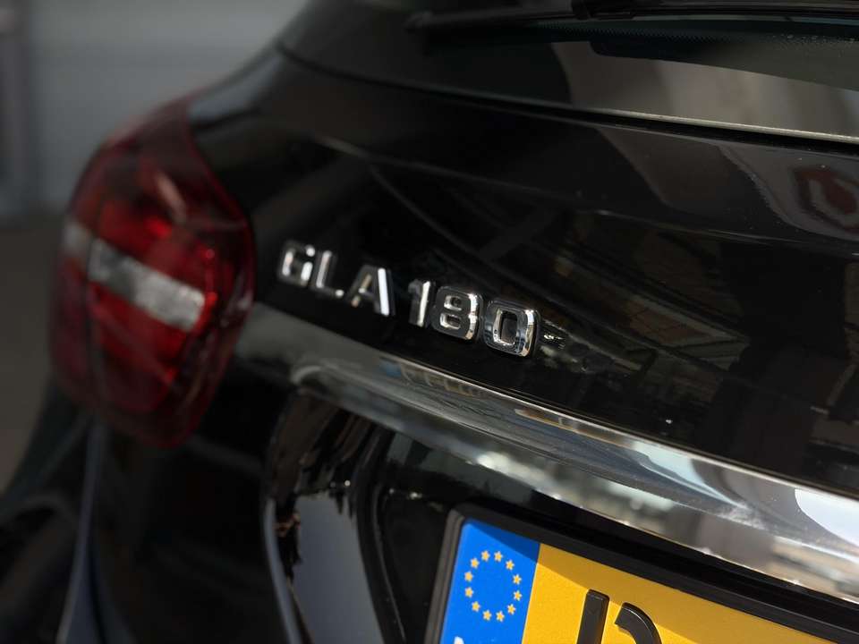 Mercedes-Benz GLA 180 - Imagem 18
