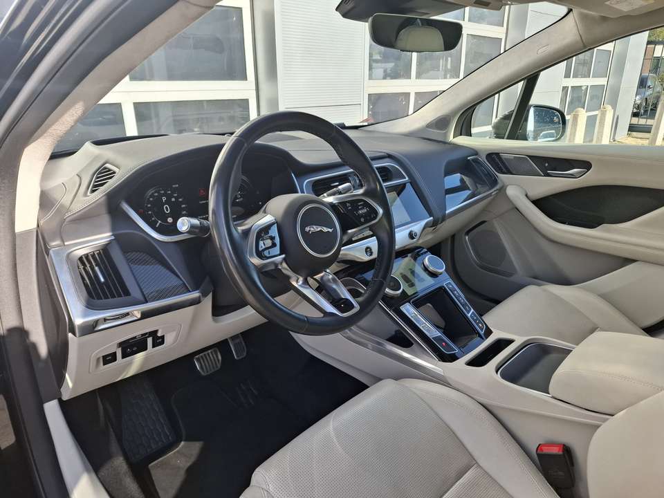 Jaguar I-Pace - Imagem 12