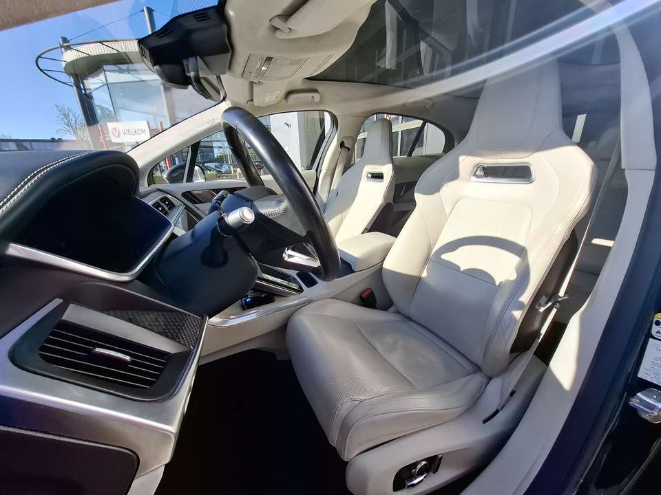 Jaguar I-Pace - Imagem 13