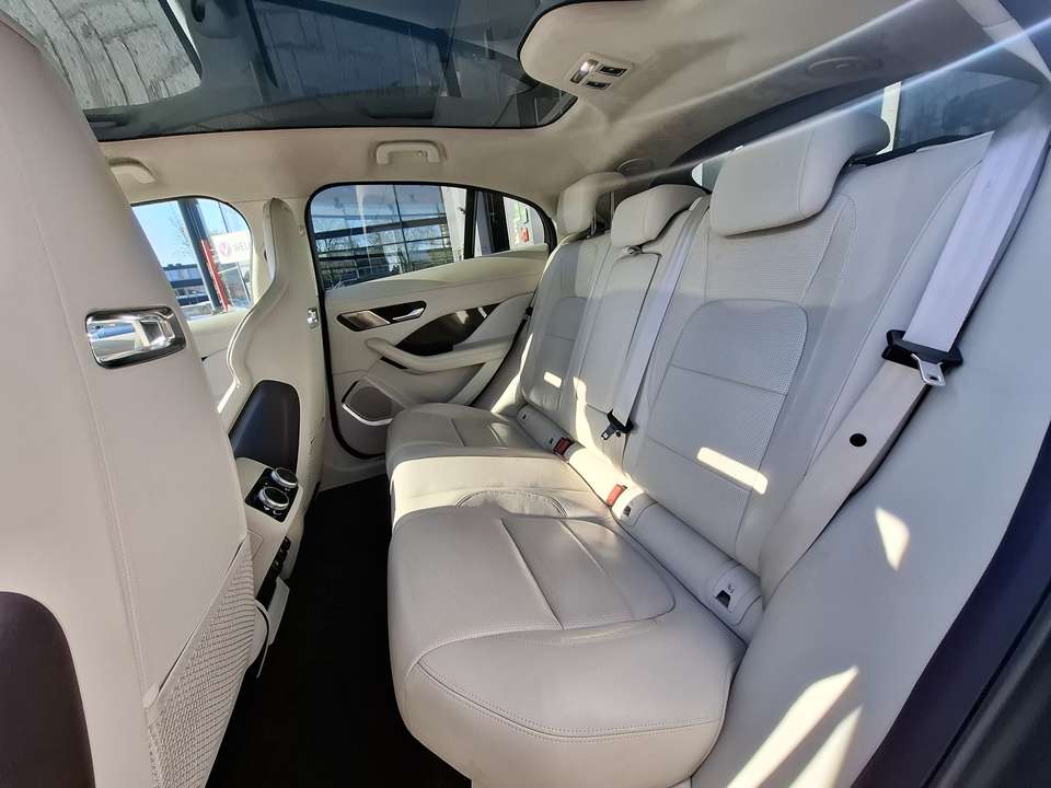 Jaguar I-Pace - Imagem 16