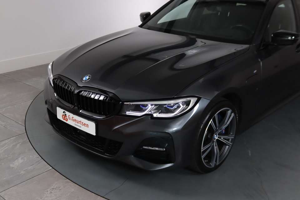 BMW 330 - Imagem 11