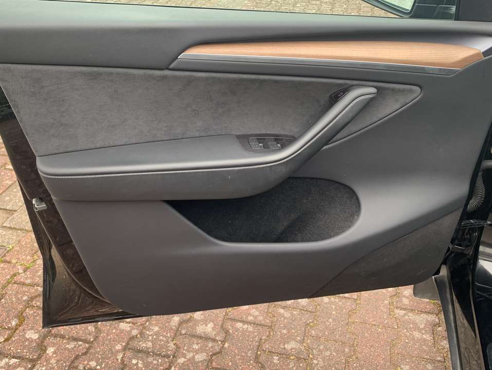 Tesla Model Y - Imagem 18