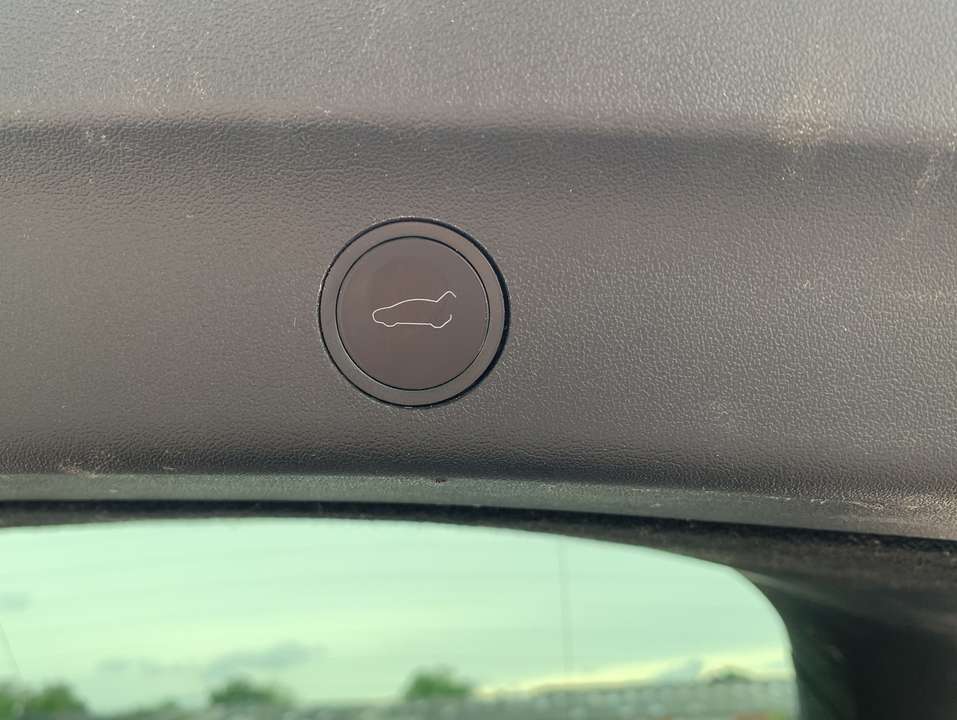 Tesla Model Y - Imagem 19