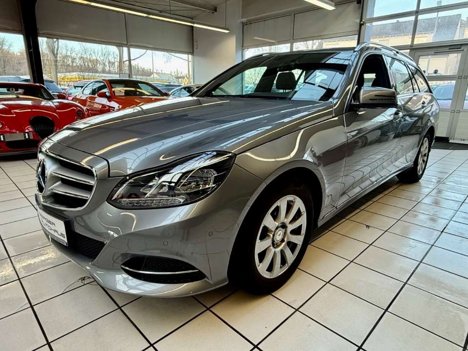 Mercedes-Benz E 200 - Imagem 1