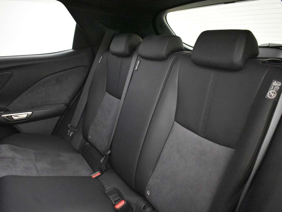 Lexus LBX - Imagem 12