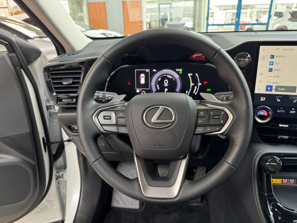 Lexus NX 450h+ - Imagem 9