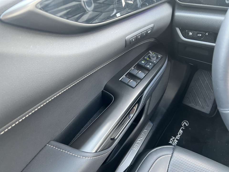 Lexus NX 450h+ - Imagem 12