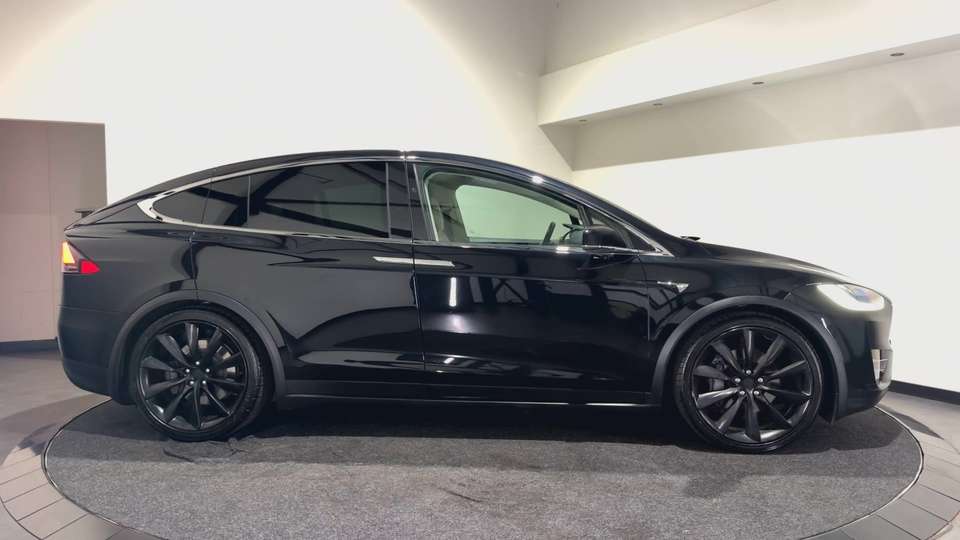 Tesla Model X - Imagem 2
