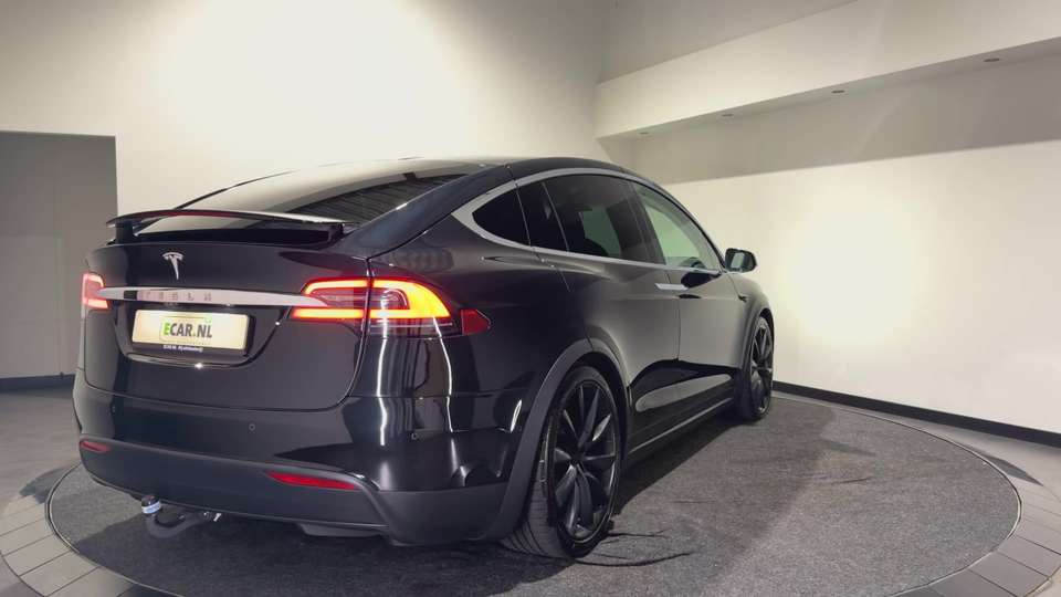 Tesla Model X - Imagem 3