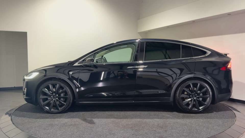 Tesla Model X - Imagem 6