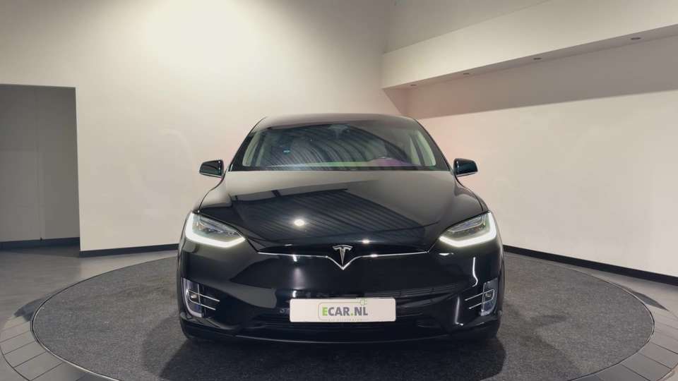 Tesla Model X - Imagem 8