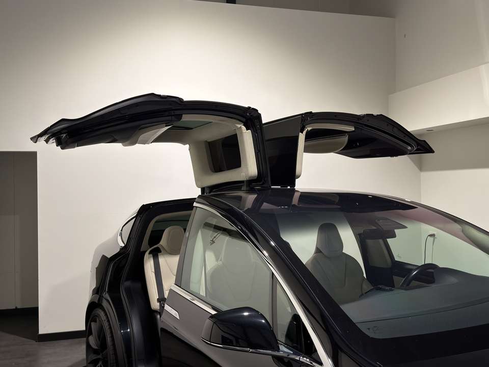 Tesla Model X - Imagem 12