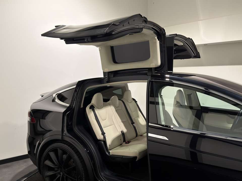Tesla Model X - Imagem 13