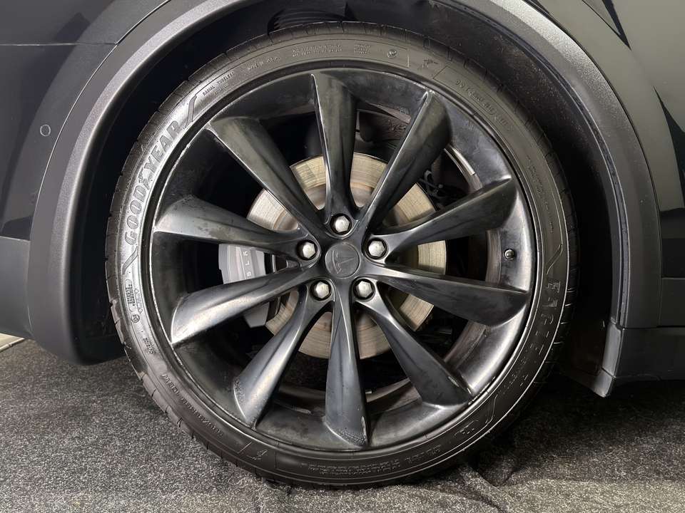 Tesla Model X - Imagem 14