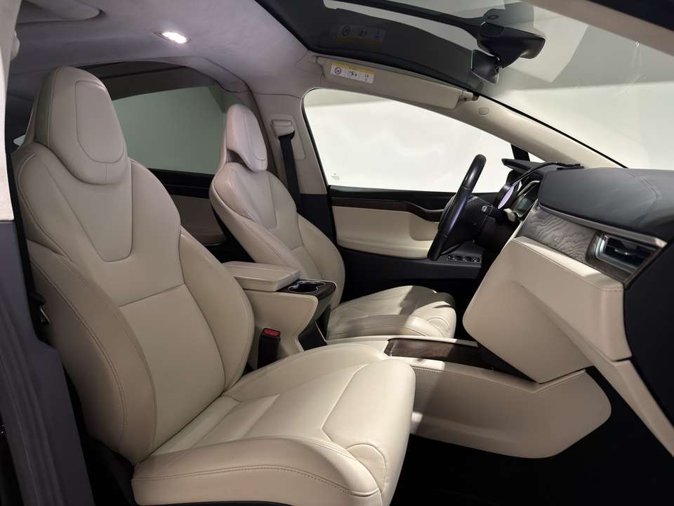 Tesla Model X - Imagem 16