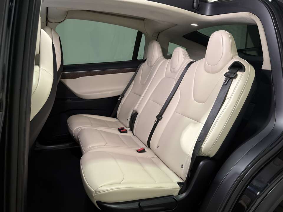 Tesla Model X - Imagem 17