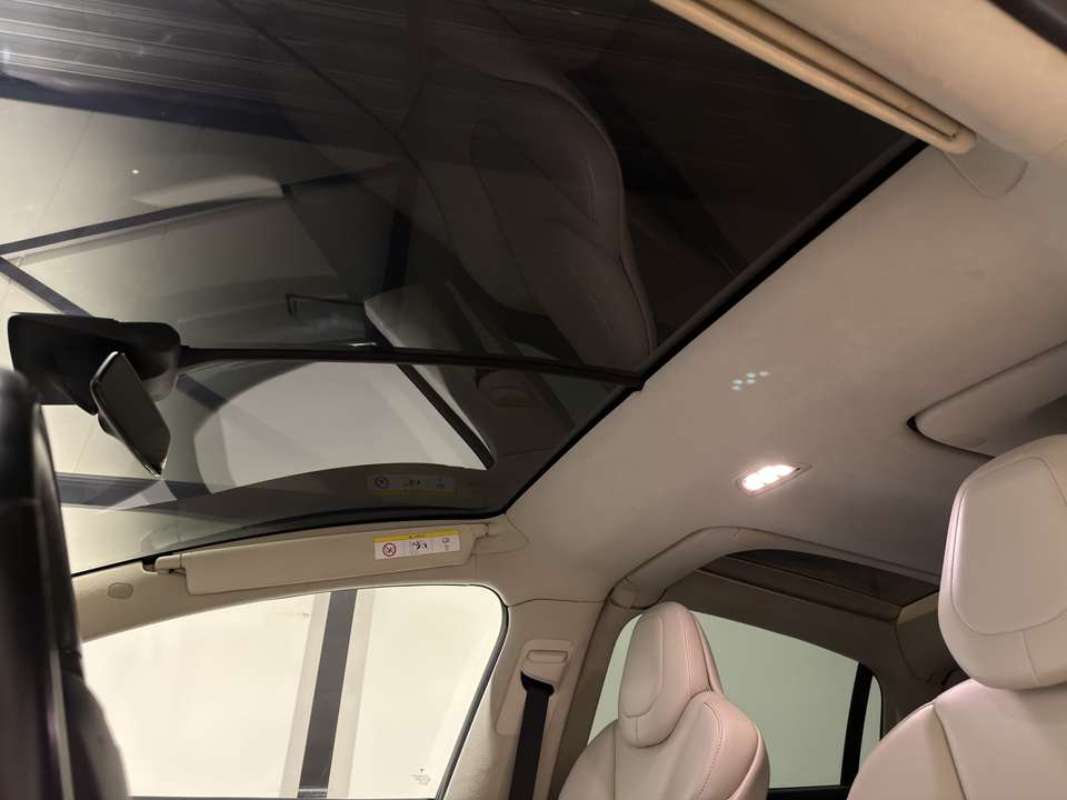 Tesla Model X - Imagem 18