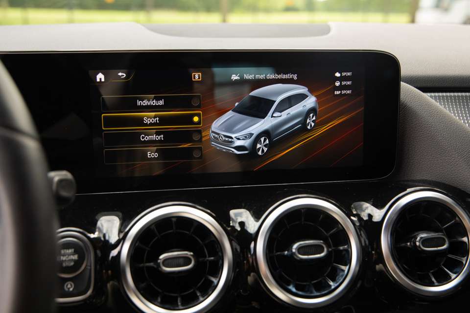 Mercedes-Benz GLA 200 - Imagem 16