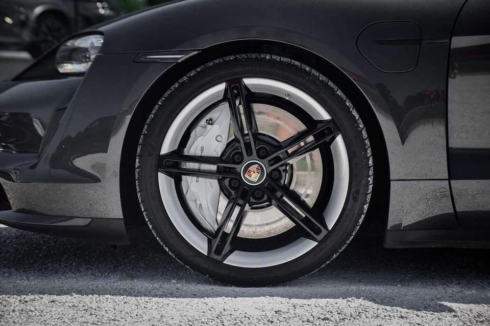 Porsche Taycan - Imagem 7
