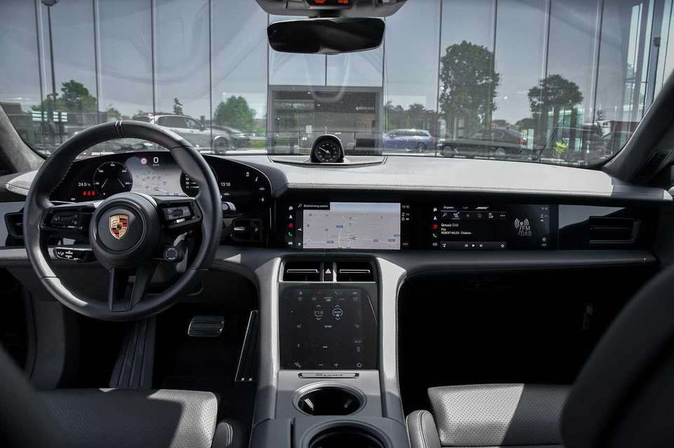 Porsche Taycan - Imagem 11