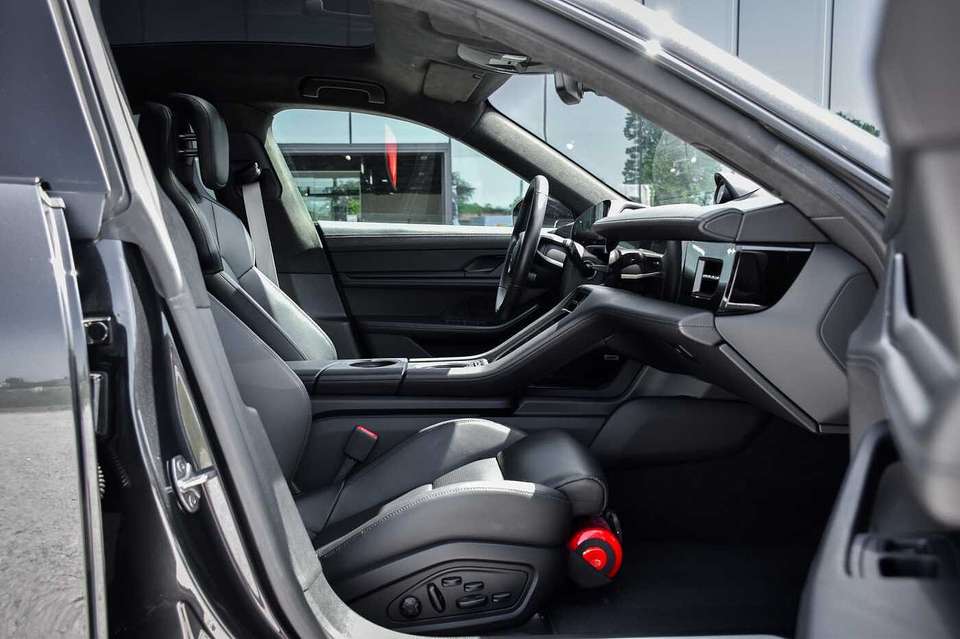 Porsche Taycan - Imagem 15