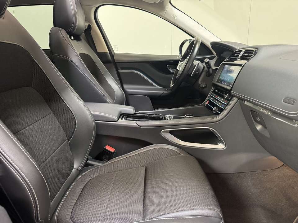 Jaguar F-Pace - Imagem 2
