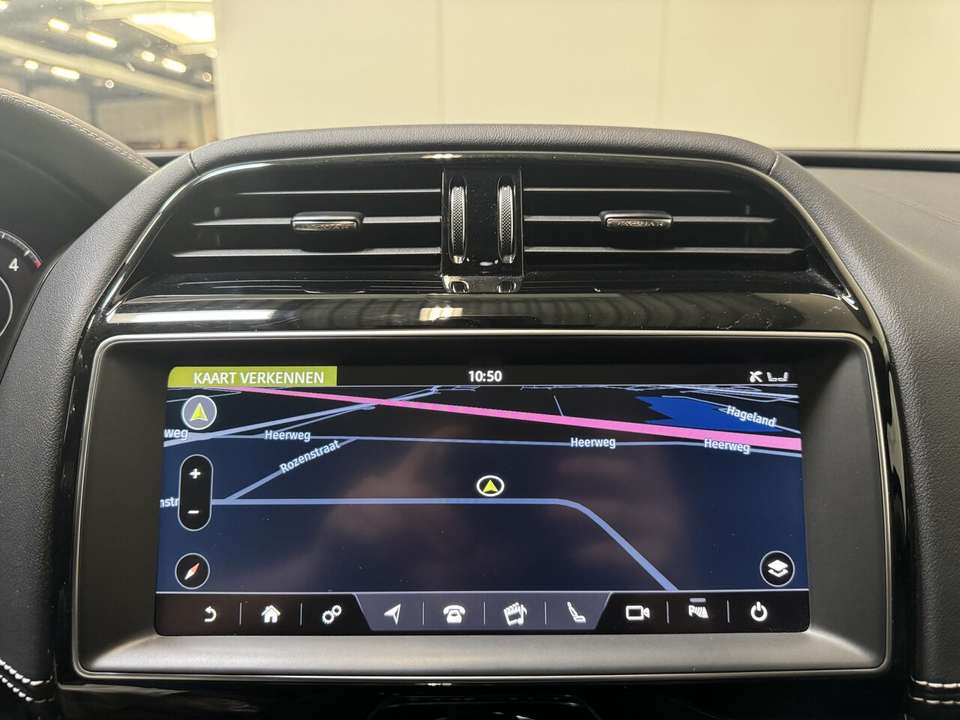 Jaguar F-Pace - Imagem 14