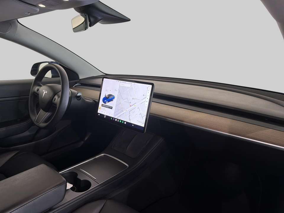 Tesla Model 3 - Imagem 13