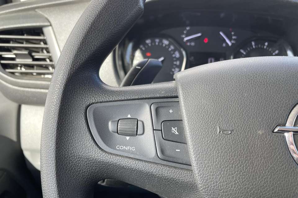 Opel Vivaro - Imagem 10