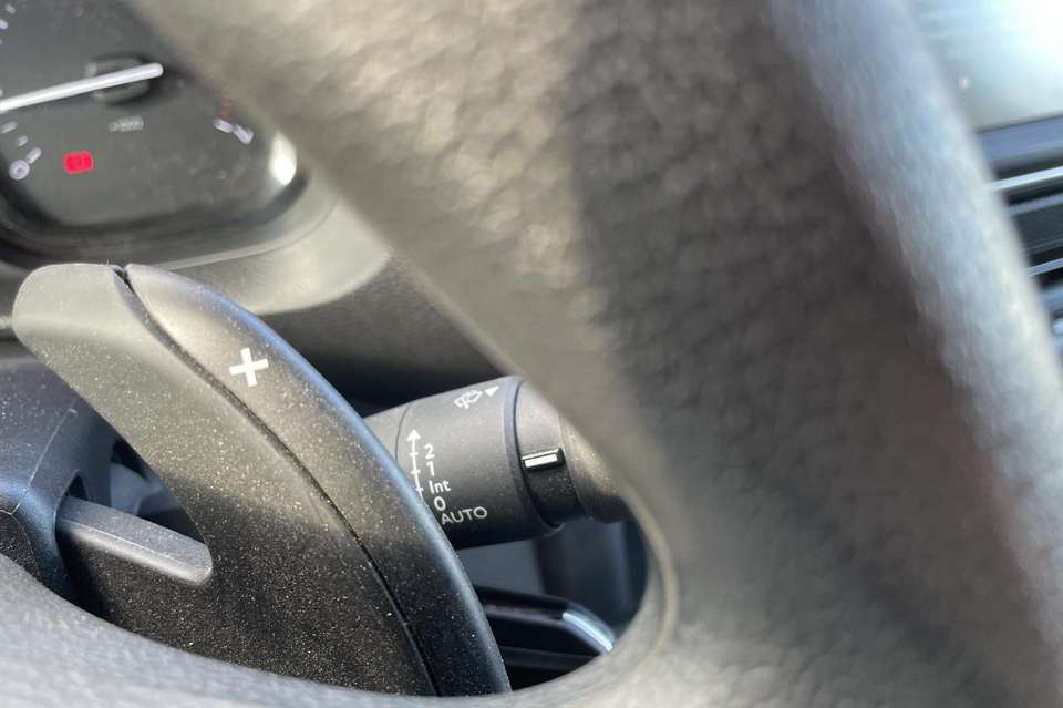Opel Vivaro - Imagem 11