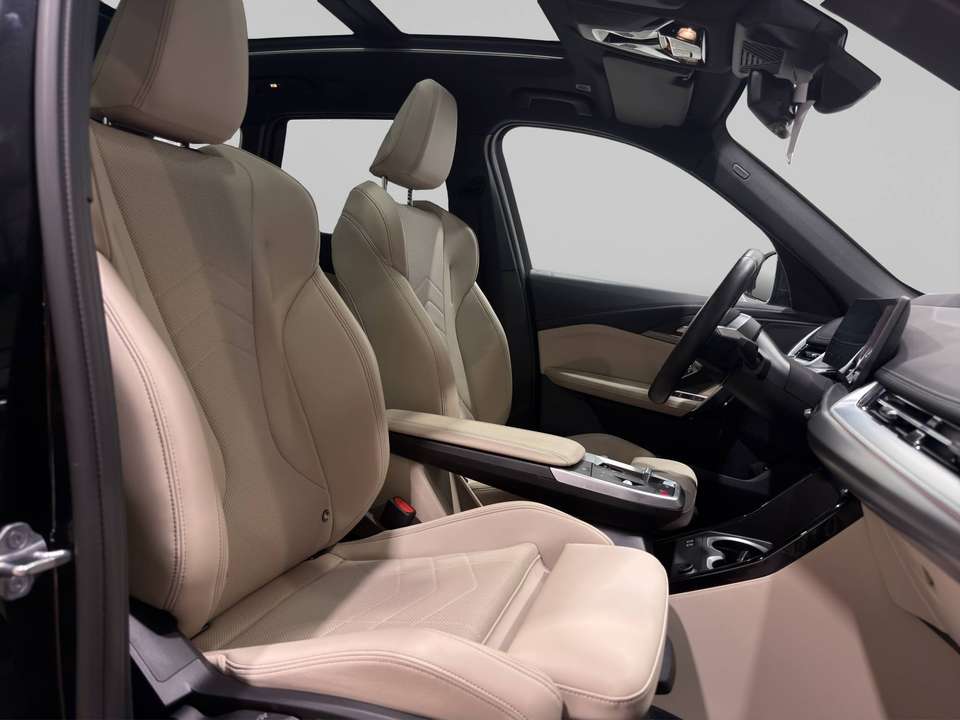 BMW iX1 - Imagem 11