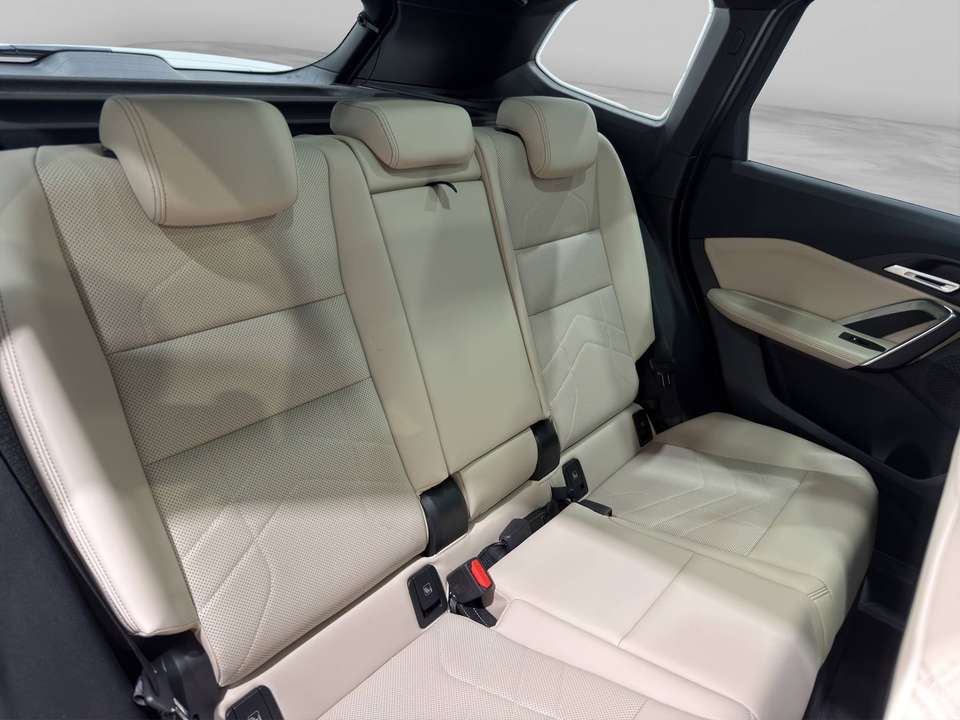 BMW iX1 - Imagem 12