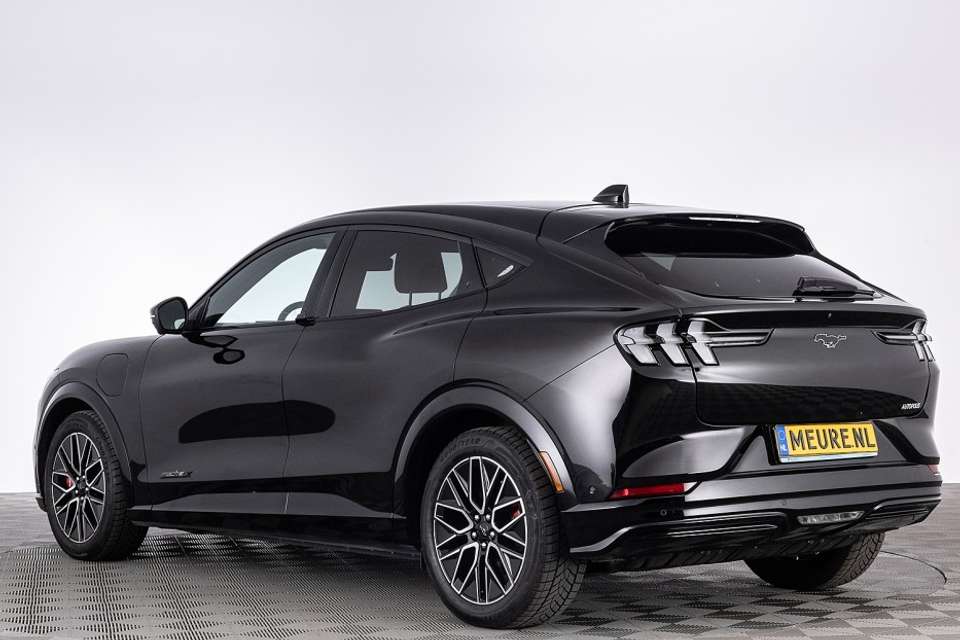 Ford Mustang Mach-E - Imagem 2