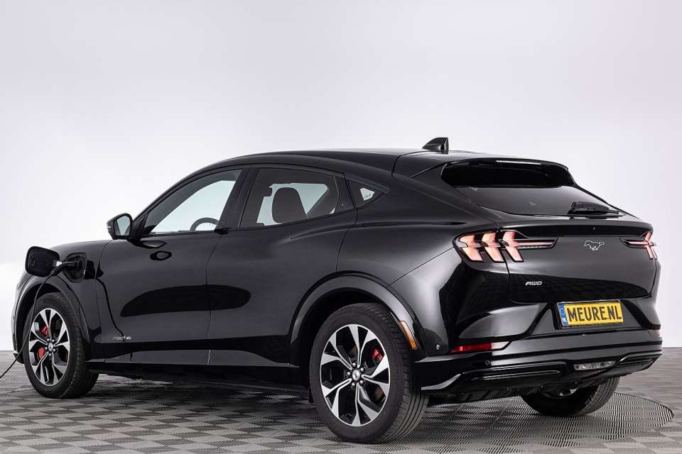 Ford Mustang Mach-E - Imagem 2