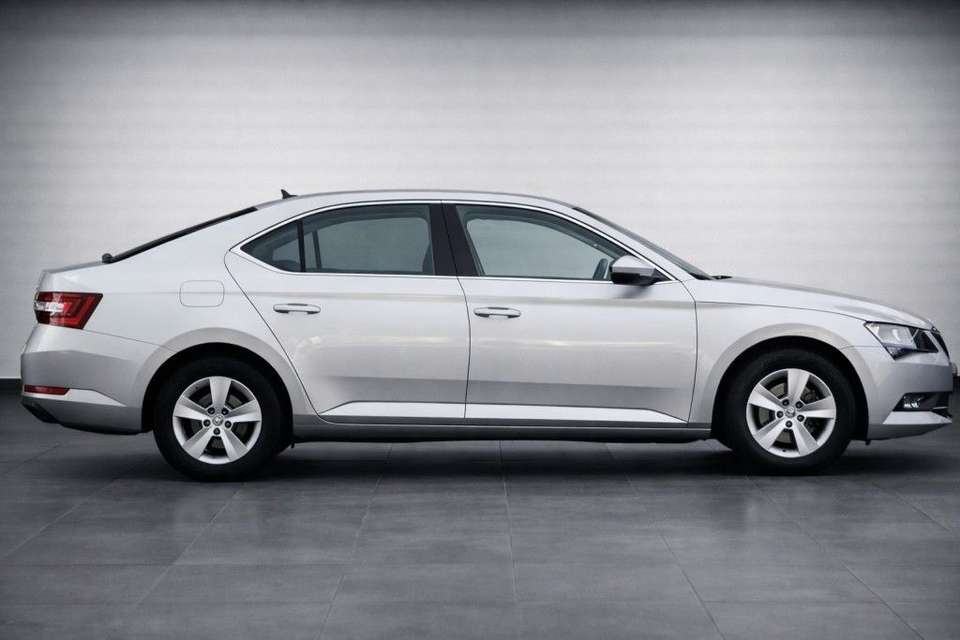 Skoda Superb - Imagem 6